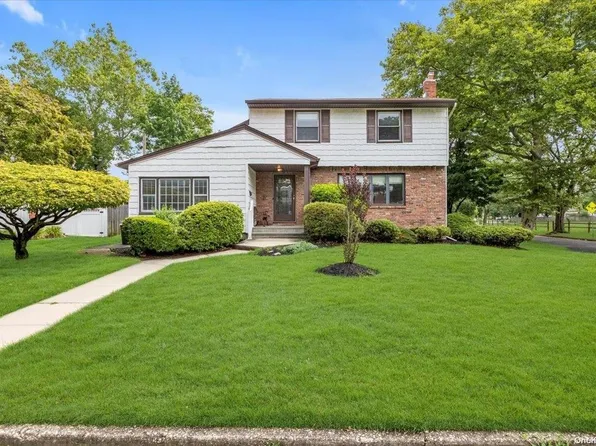 5 Logwood Court, Melville, NY 11747