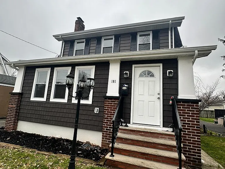 181 W Stearns St — Photo 1