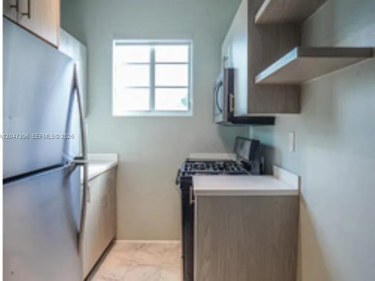 715 Michigan Ave #7 — Photo 4