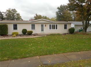 458 Sunset Dr, Hamburg, NY 14075