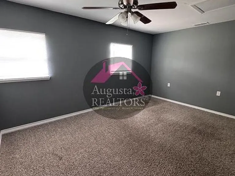 2626 Garfield Ave — Photo 6
