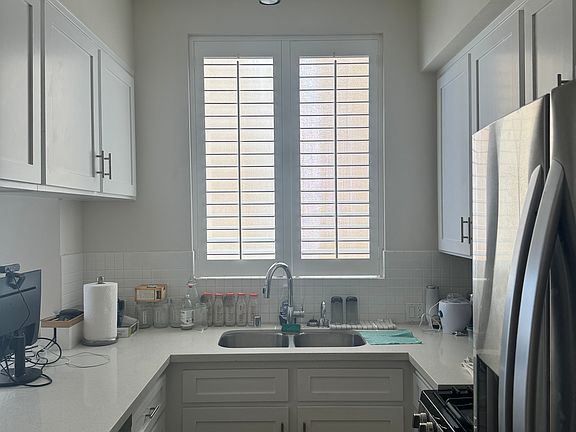 5th image of 142 S Clark Dr APT 106