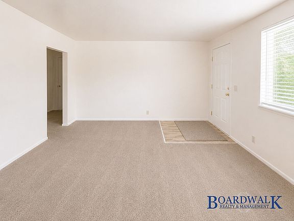 4th image of 1195 E Roosevelt Ave #1