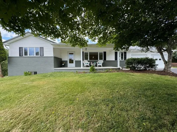 727 Oak Ridge Dr, Independence, VA 24348