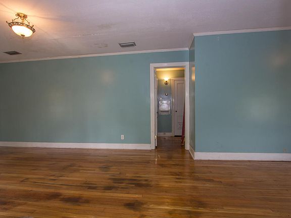 4th image of 801 Pineview Dr