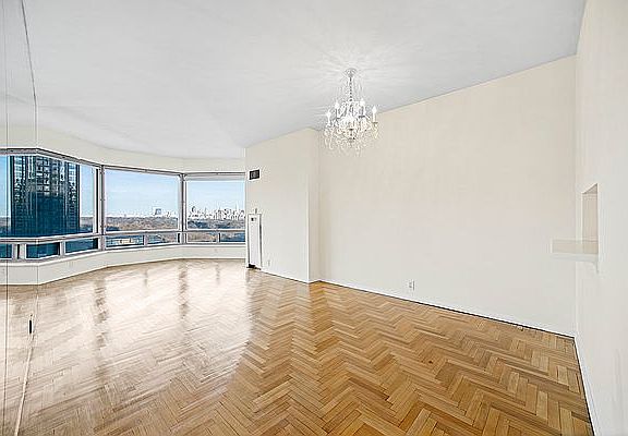 3rd image of 301 W 57th St APT 15B