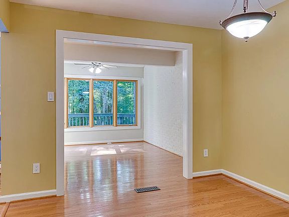 2nd image of 2210 Glencourse Ln