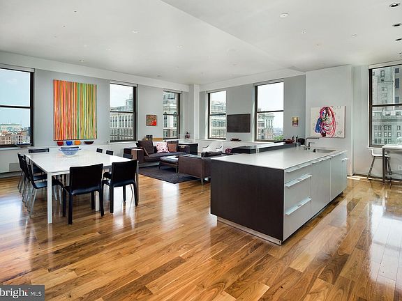 4th image of 210 W Washington Sq APT 9NE