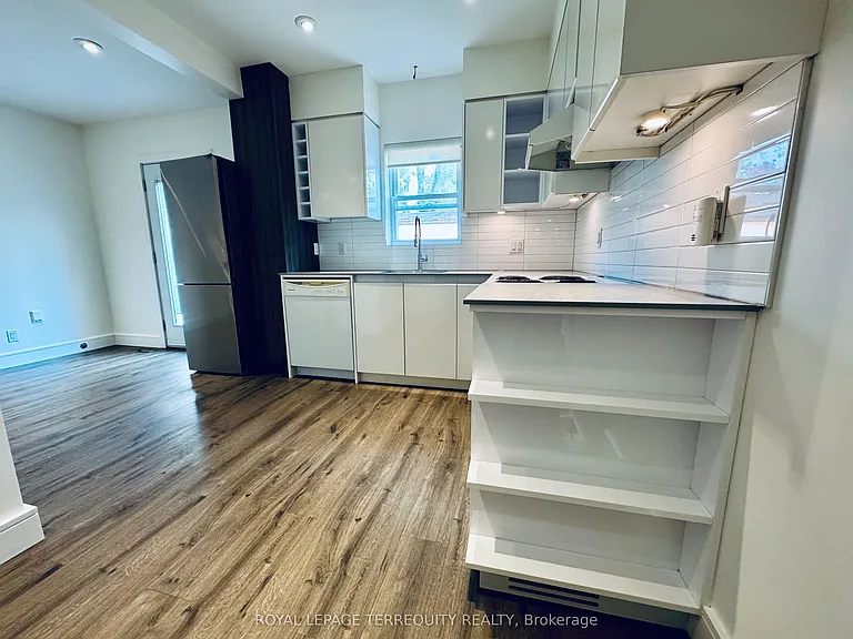 37 White Ave — Photo 19