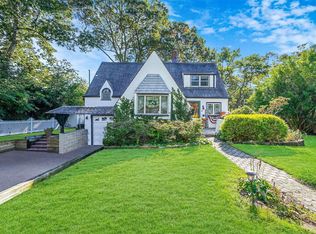 20 Eastover Rd, Sayville, NY 11782