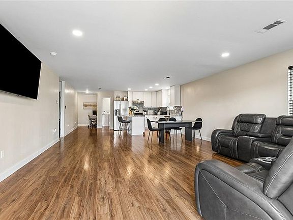 3rd image of 700 Estalote Ave