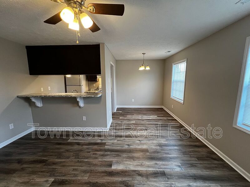1st image of 1425B Ireland Dr