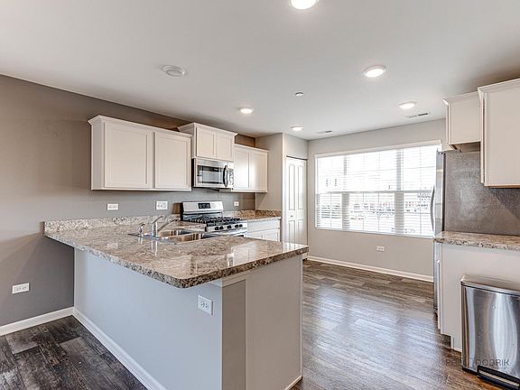 4th image of 1404 Lakeridge Ct