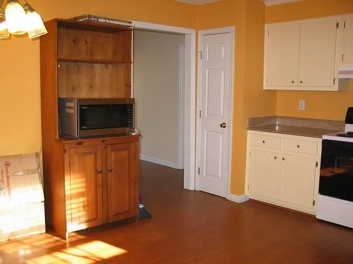 Large Eat-in Kitchen