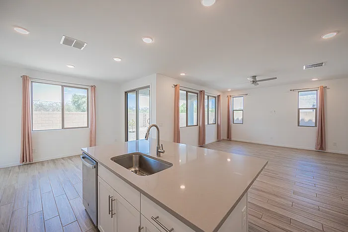 7412 W Gardenia Ave — Photo 10