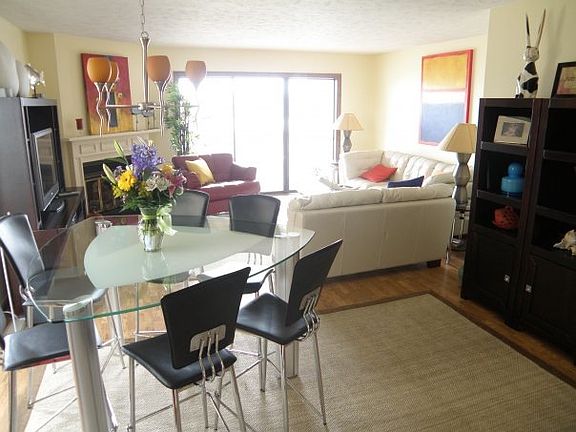 Dining room with bay window