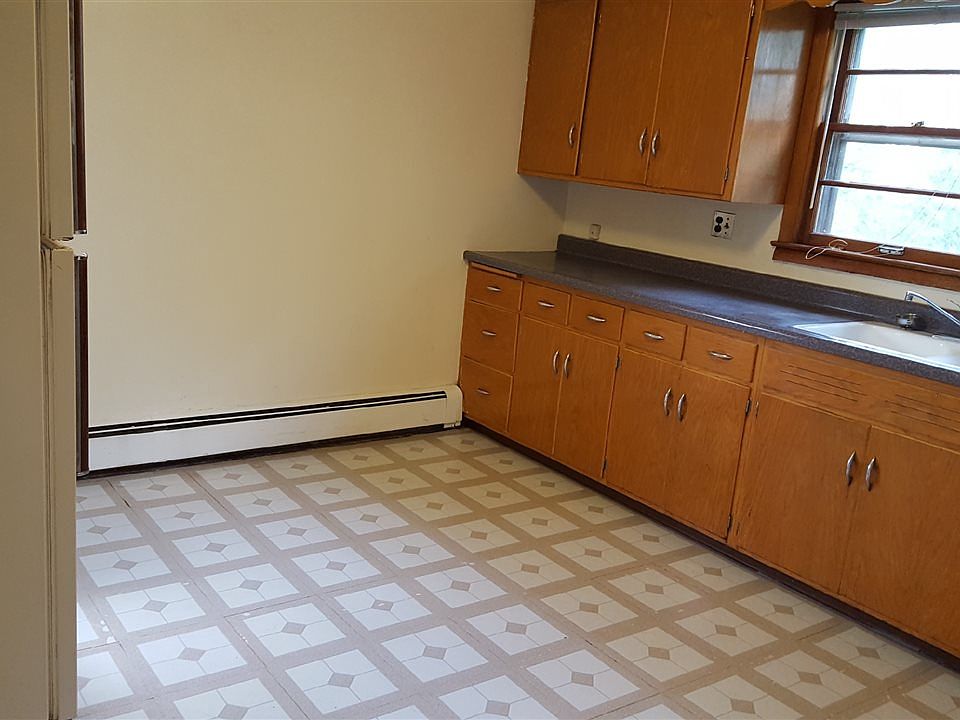 2nd image of 3230 Ridgeway Ave #1