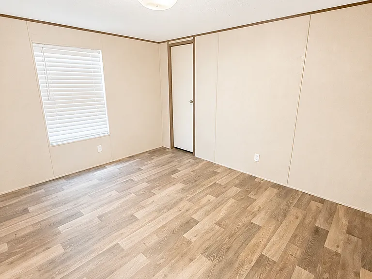 2 Alpha St — Photo 8
