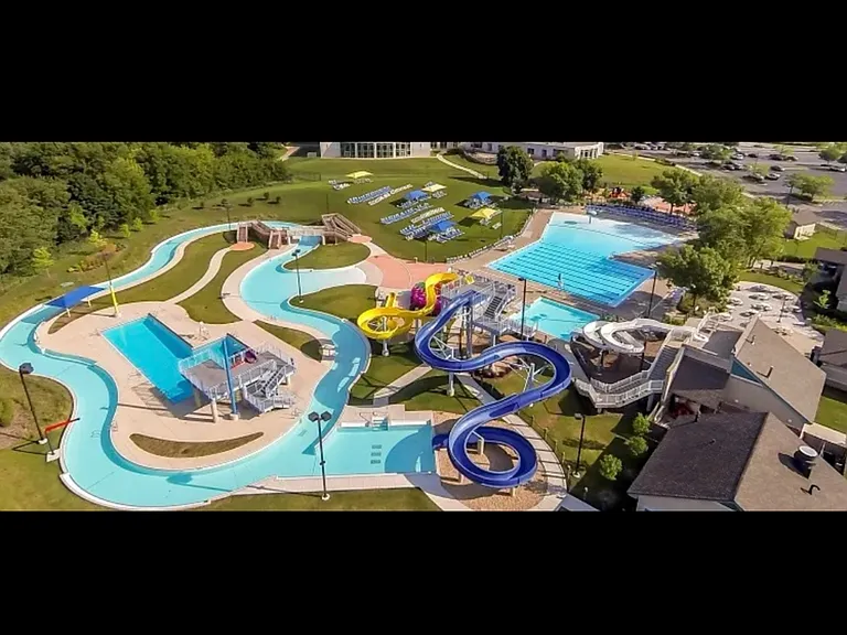 301 Oakbrook Ct — Photo 30