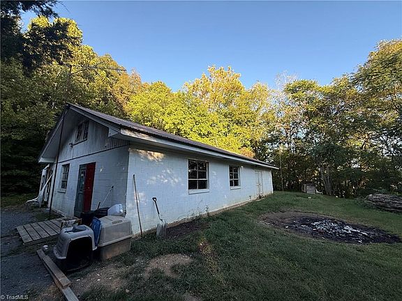 3rd image of 2459 Cedar Falls Rd