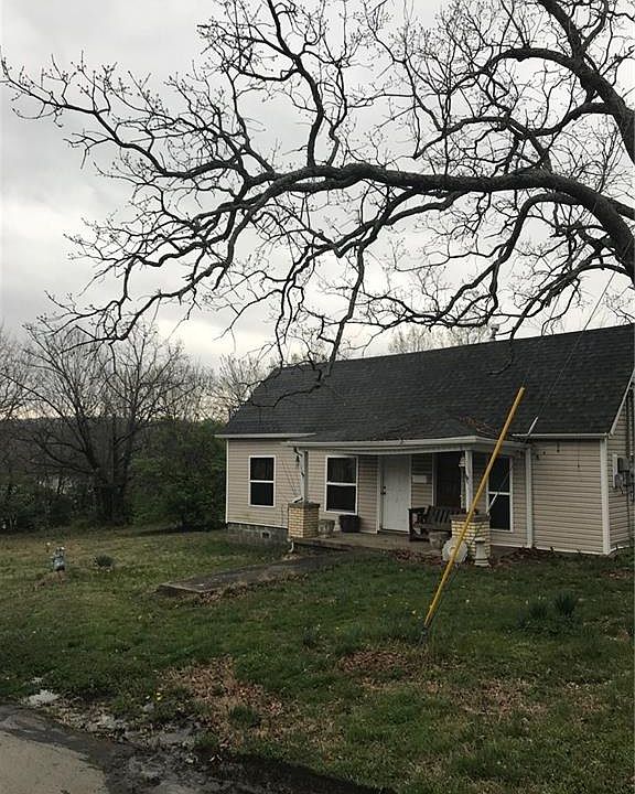 1st image of 821 W Berry St