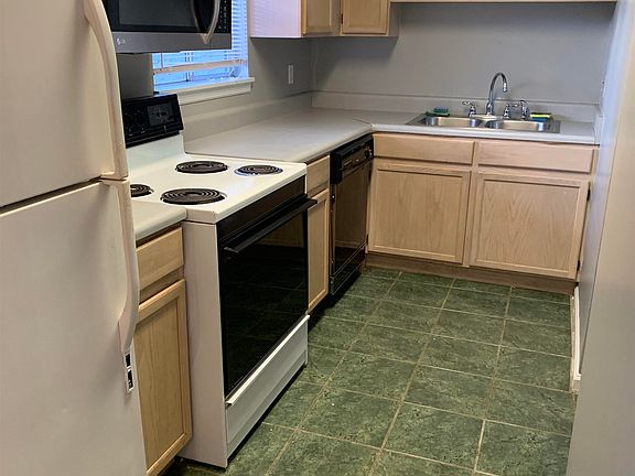 5th image of 2949 Shamrock St #21