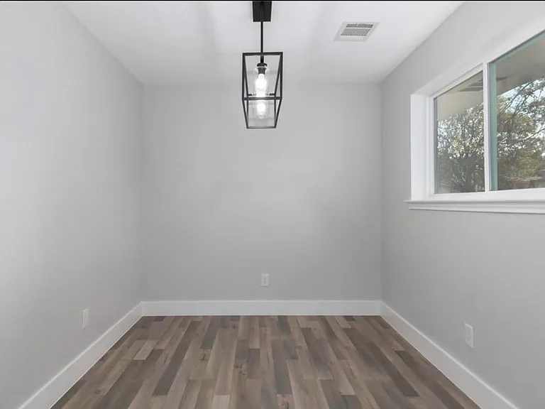 9807 Jaywood Dr — Photo 11