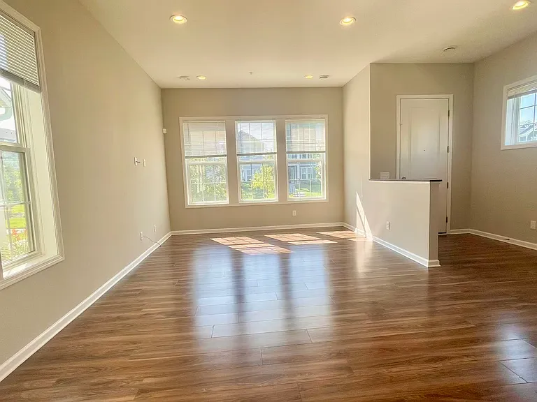8118 Balsam Ln N — Photo 11