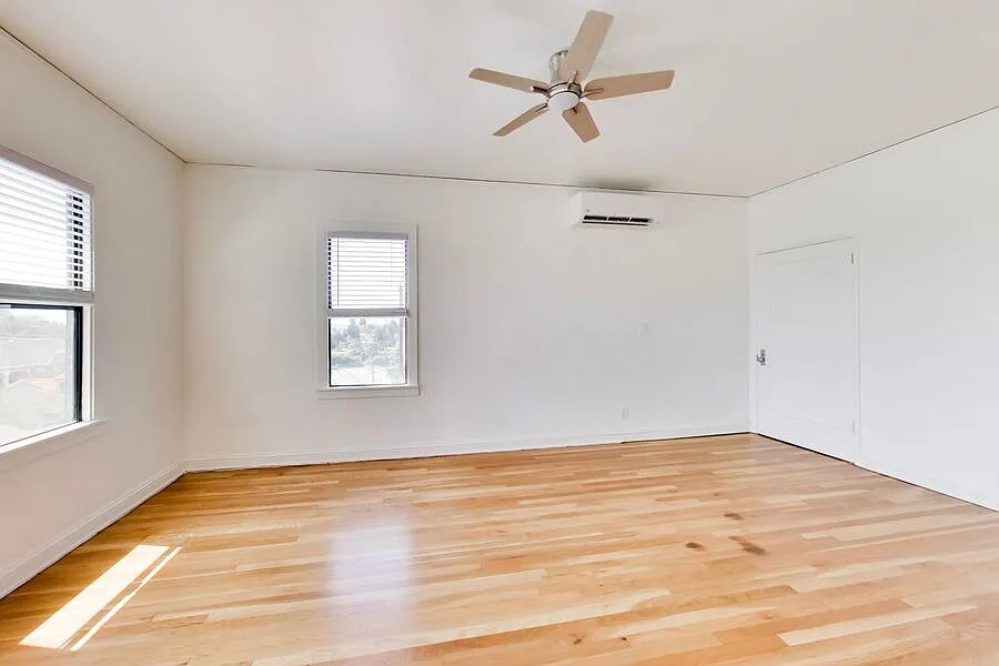 Charming 1-Bedroom with Hardwood Floors & Classic Oakland Character | Glenview — Photo 3