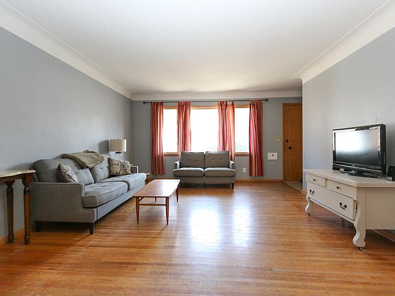 4th image of 3922 Sheridan Ave S