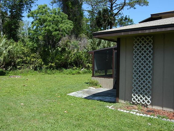 4th image of 46 Village Dr