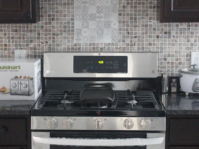 GAS RANGE