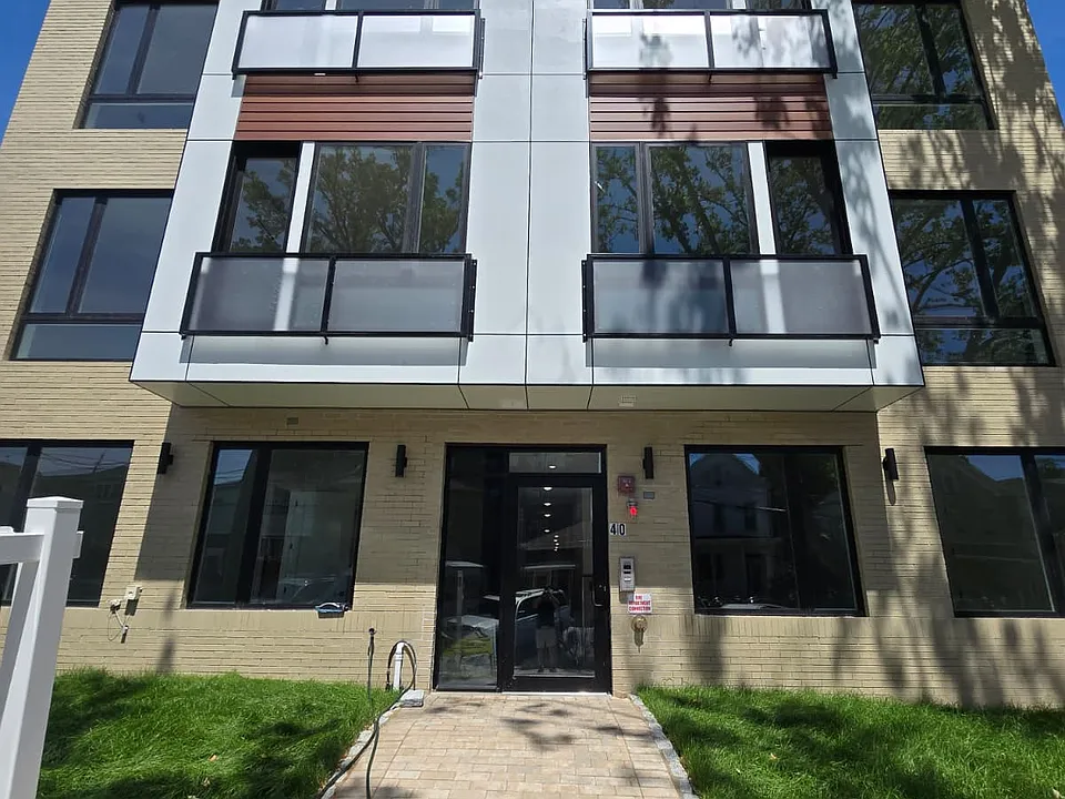 40 Lembeck Ave #206