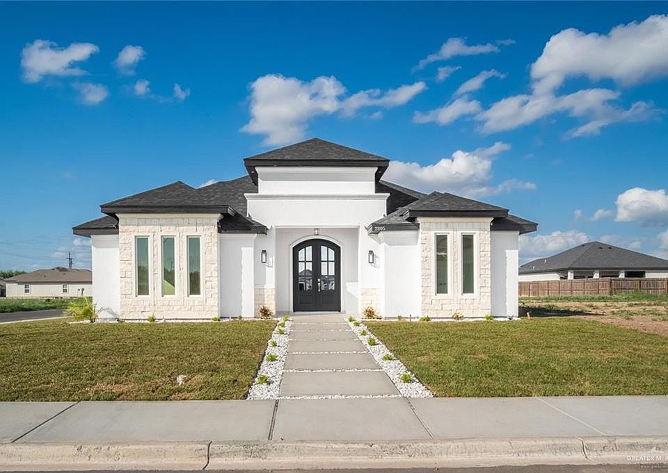 1st image of 2805 E Sabinal Ave