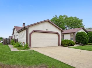 186 Warwick Dr, Glendale Heights, IL 60139