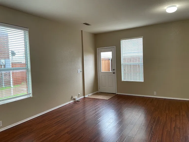 2620 Tilden Dr — Photo 2