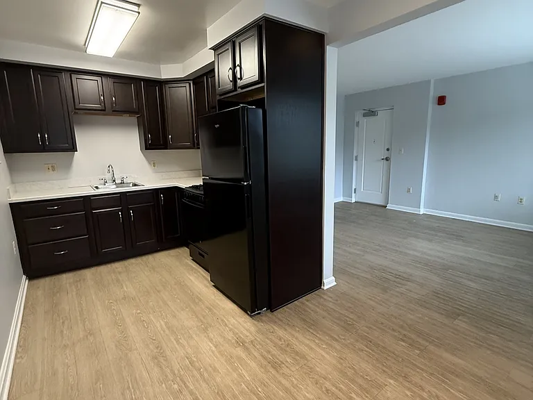 1431 E St NE — Photo 5