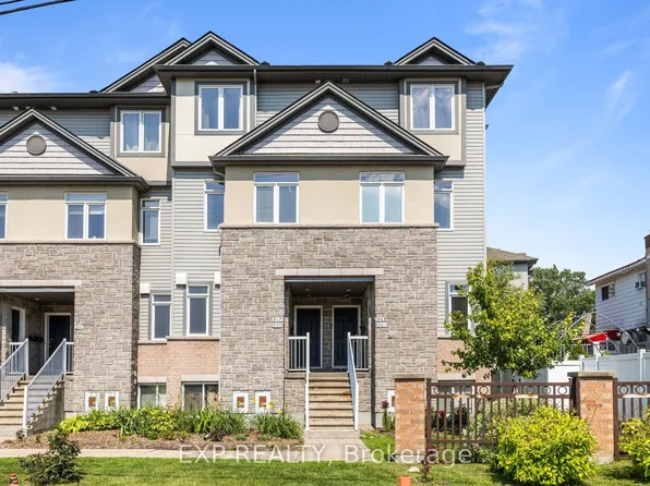 957 Cummings Ave #35, Ottawa, ON K1J 7R9
