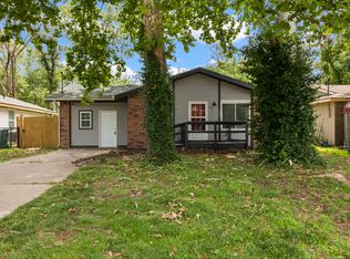 1824 N Hillcrest Ave, Springfield, MO 65802