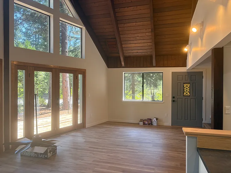 805 Holiday Ct — Photo 6