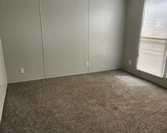 3rd image of 120 Elm Leaf Ln