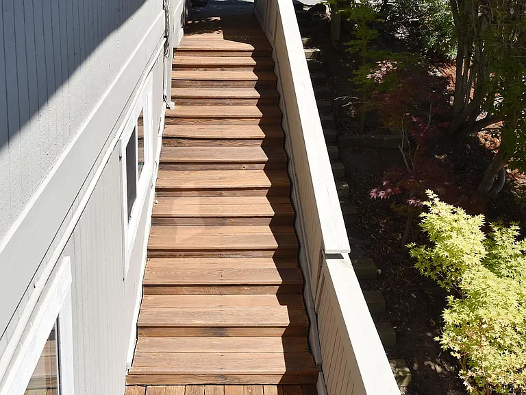 Wellesley Ave — Photo 48