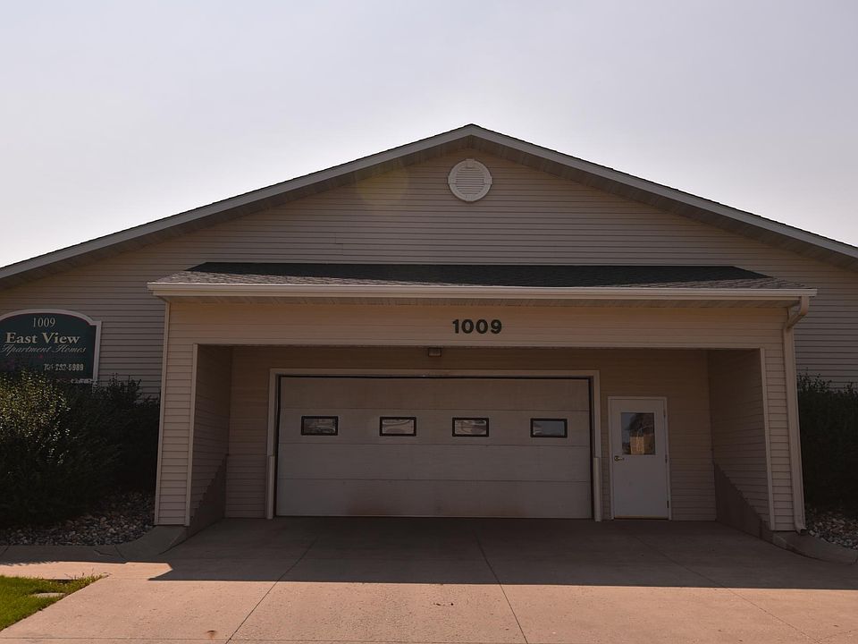 2nd image of 1009 3rd Ave NE #108