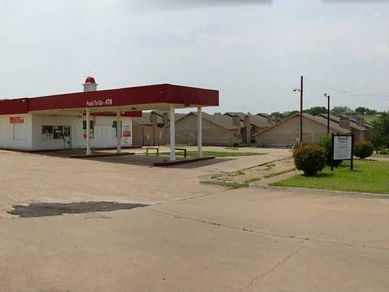 1st image of 1075 Stadium Dr
