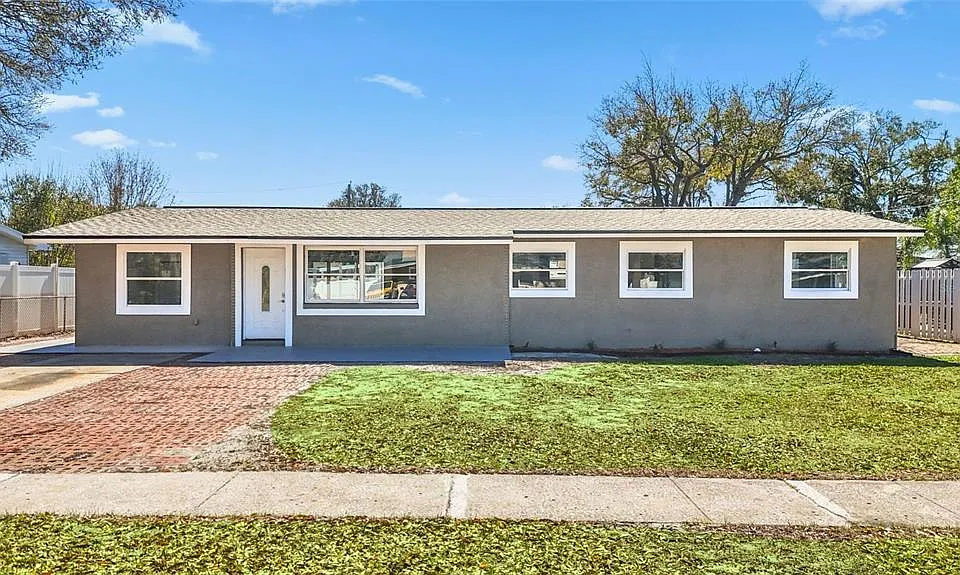 4418 W Fairview Hts