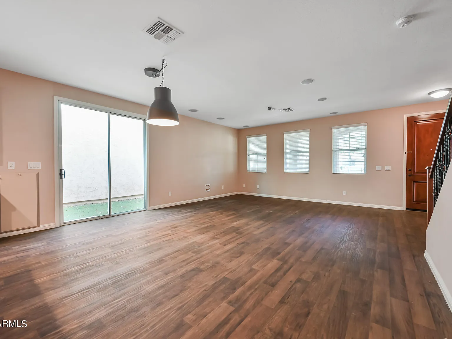 3 bed, 2.5 bath, 1933 sqft, $2,300 — Photo 2
