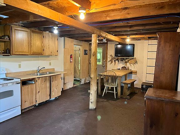 3rd image of 424 Howse Road
