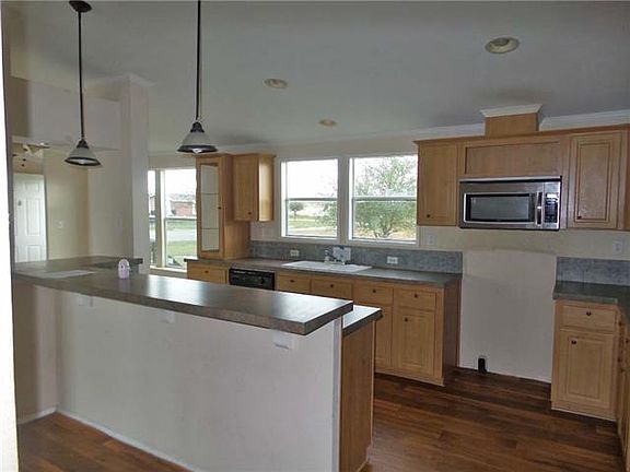 3rd image of 210 Johnston St