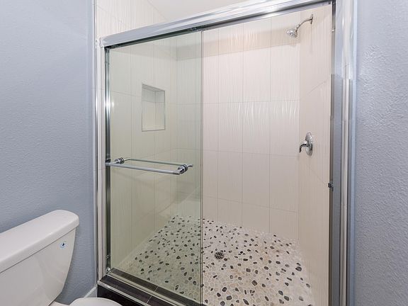 2nd image of 6854 N Figueroa St #1/4