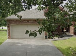 610 Briarbrook Dr, Carl Junction, MO 64834